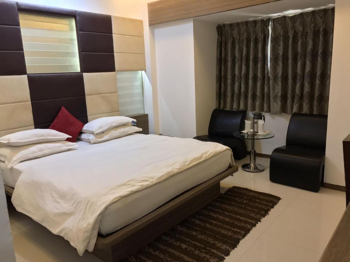 Pearl Hotel & Banquets 아흐메다바드 외부 사진