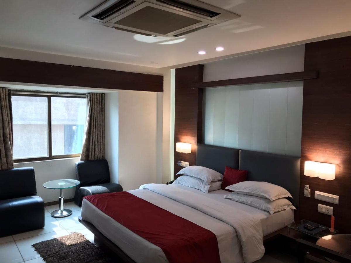 Pearl Hotel & Banquets 아흐메다바드 외부 사진