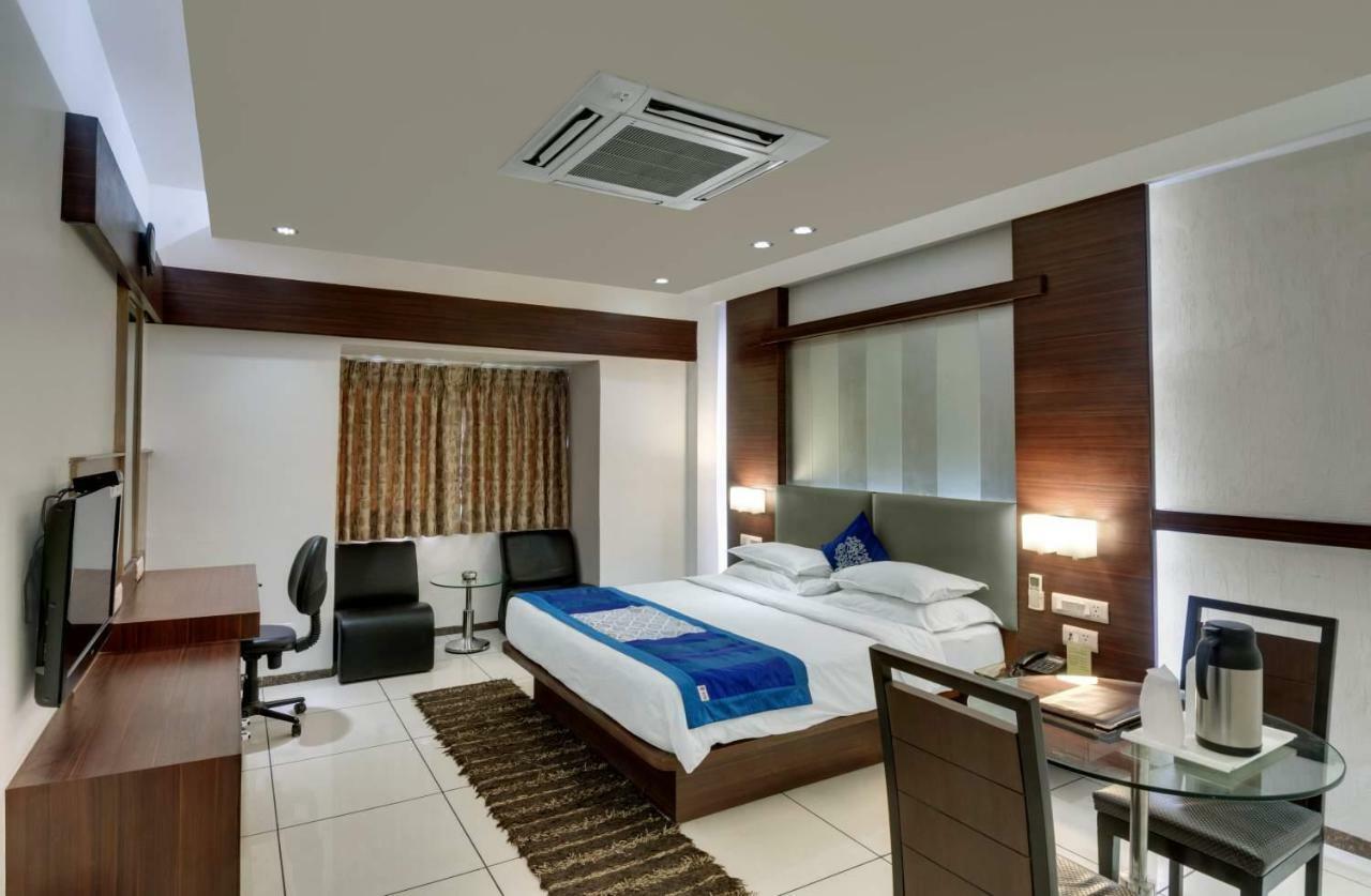 Pearl Hotel & Banquets 아흐메다바드 외부 사진