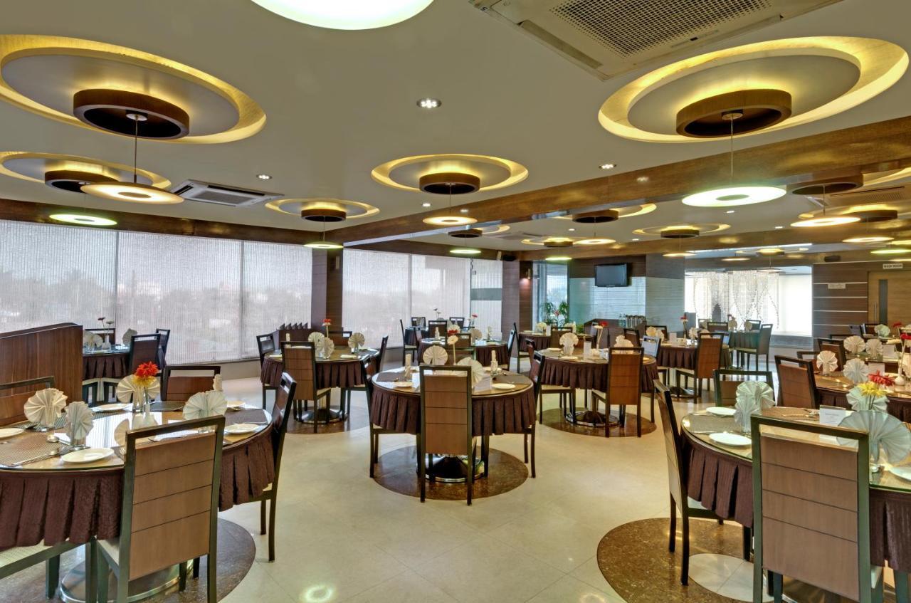 Pearl Hotel & Banquets 아흐메다바드 외부 사진